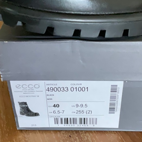 ECCO Modtray W black zip front black leather boot with rubber sole. - Picture 5 of 8
